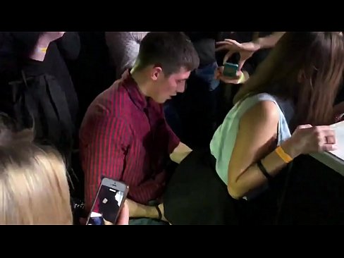 ❤️ Rhyw go iawn mewn clwb nos yn Rwseg. Merch Rwseg 18-mlwydd-oed yn yr anws a'r fagina fucked mewn clwb nos ❌ Porno wrthon ni ﹏